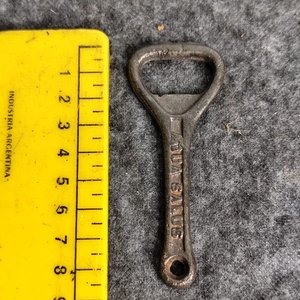 Lote siguiente: Destapador Antiguo "Agua Salus" Metal