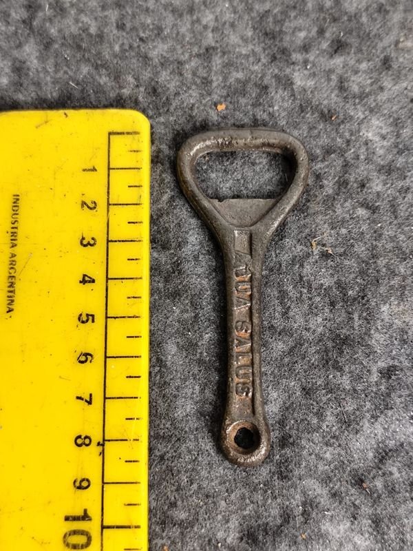 Destapador Antiguo "Agua Salus" Metal