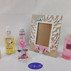 Lote anterior: Portaretratos Decorativo y Perfumes Varios
