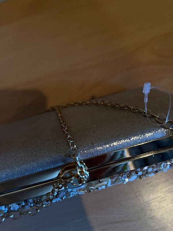Cartera clutch rígida brillante dorada con piedras nueva - imagen 2