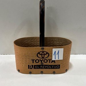 Matera de Cuero y Madera con Logo Toyota "El Revoltijo" - imagen 2