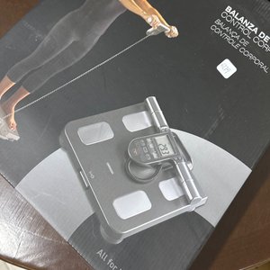 Lote siguiente: Balanza de Control Corporal Omron con Pantalla Digital