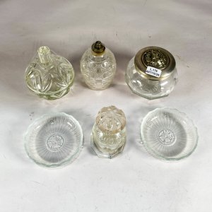 Conjunto de 6 Piezas de Tocador de Vidrio y Metal Labrado - imagen 2