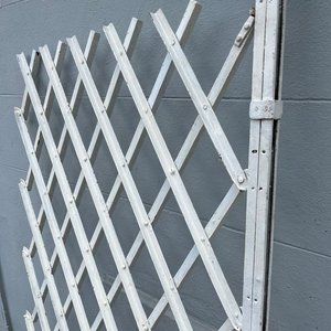 Reja Plegable de Hierro Blanca y Mochila de Inodoro Blanca - imagen 7