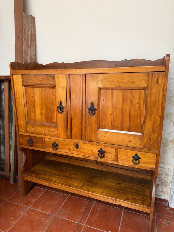 Alacena Antigua de Madera con Puertas y Cajones