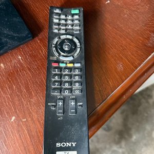 Televisor Sony Bravia con Control Remoto - imagen 4