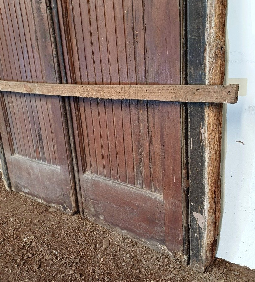 Puerta de madera antigua con marco - imagen 3
