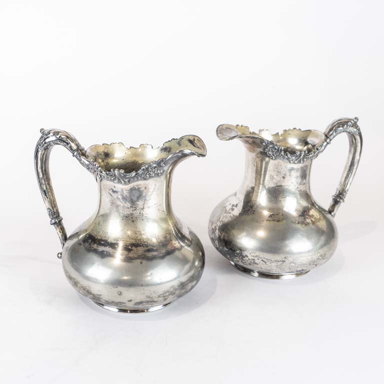 Lote siguiente: 2 Jarras de platina americana Reed & Barton (baño gastado) - Medidas: 17cm