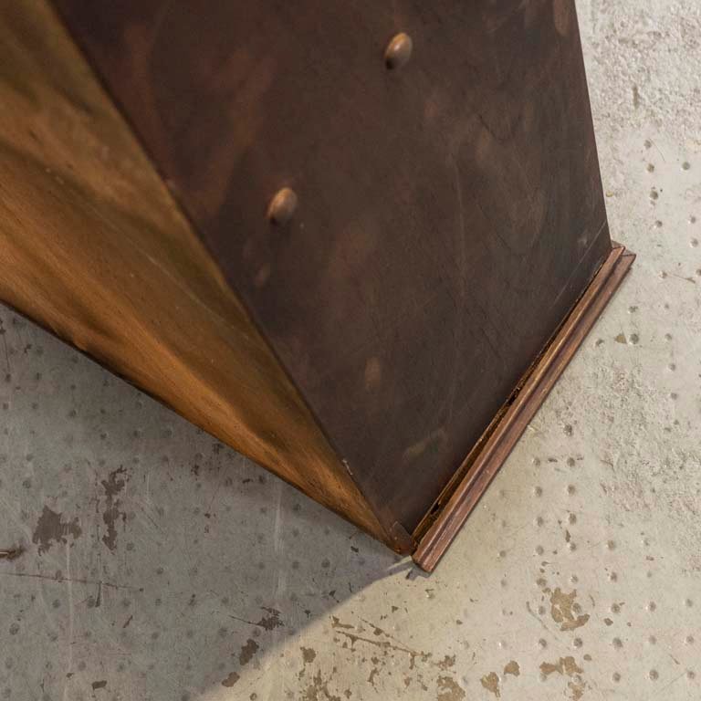 Estante de madera con daños y manchas - imagen 3