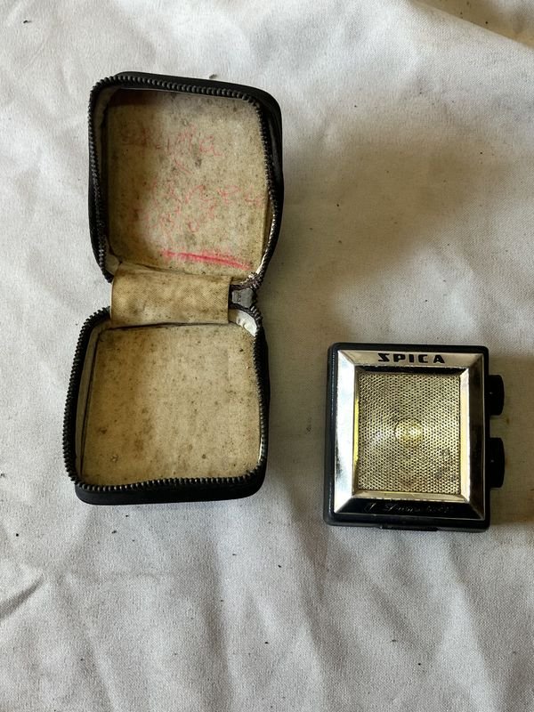 Mini radio Spica japonesa con su estuche a la vista - imagen 7
