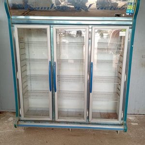Lote siguiente: Heladera Comercial Azul 3 Puertas - Funcionando