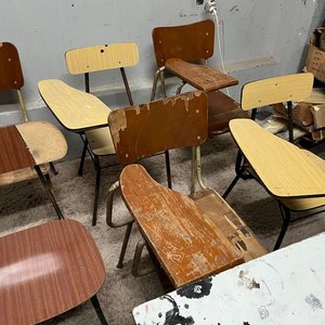 Lote de 7 Mesas y 15 Sillas Escolares de Hierro y Madera - imagen 9