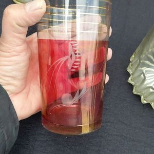 Juego de Vasos Variados con Diseños Florales y Bordes Dorados - imagen 3