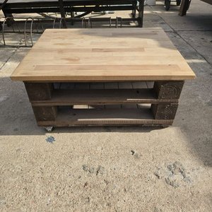 Lote siguiente: Mesa Ratona Rústica de Pallets con Ruedas
