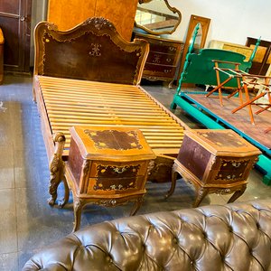 Lote siguiente: Juego de Dormitorio Estilo Luis XV con Mesitas de Luz