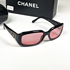 Lentes de Sol Chanel Negros con Estuche y Caja - imagen 3