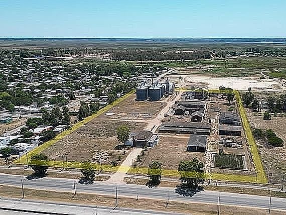 Predio con construcciones y galpones para polo logístico