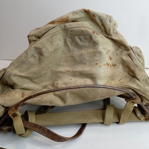 Antigua Mochila Militar de Lona y Cuero con Estructura Metálica - imagen 6