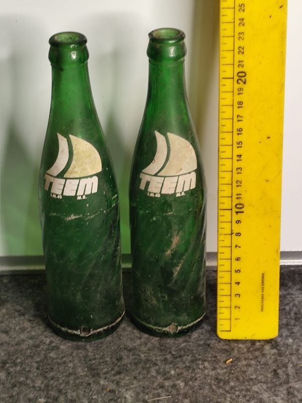 Dos Botellas Antiguas de Teem Verdes