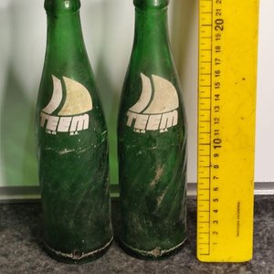 Lote anterior: Dos Botellas Antiguas de Teem Verdes
