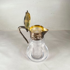 Jarra de Vidrio con Asa y Virola Metálica Plateada - imagen 3
