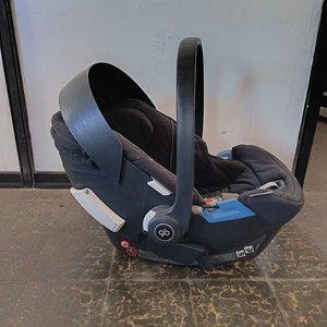 Silla de auto para bebé GB, portabebé con base - imagen 5