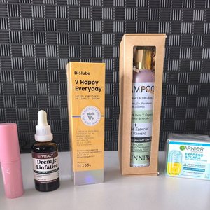 Lote siguiente: Set de Belleza Personal: Loción Íntima, Shampoo, Sérum y Crema