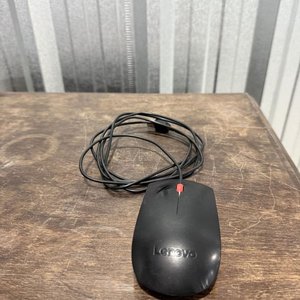 Teclado y Mouse Lenovo Negros con Cable - imagen 3