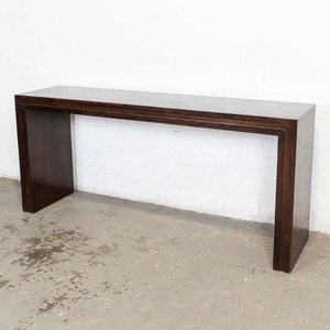 Lote siguiente: Mesa de Arrimo Laqueada Marrón con Detalles y Tapa Rayada