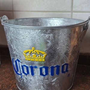 Lote de Piezas de Licorería Vintage: Cubo Corona, Shaker, Copas y Más - imagen 7