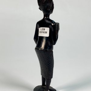 Talla de Madera: Hombre Africano con Brazo Doblado - 17 cm - imagen 4