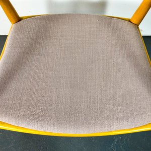 Sillón Danés de Madera con Respaldo Curvo y Asiento Tapizado Gris - imagen 3