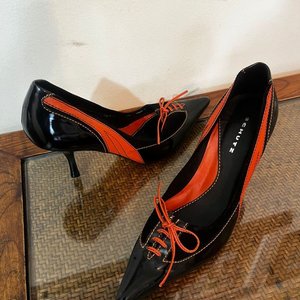 Zapatos Schütz Charol Negro y Naranja Taco Aguja Talle 38 - imagen 3
