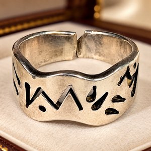 Lote anterior: Anillo de Plata con Diseño Artístico Calado Contemporáneo