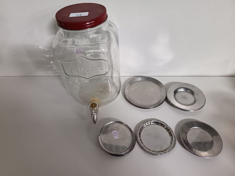 Dispensador de Vidrio Yorkshire con Canilla y Posavasos Metálicos