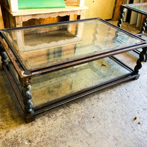 Mesa Auxiliar Antigua con Estantes de Vidrio y Estructura de Hierro - imagen 2
