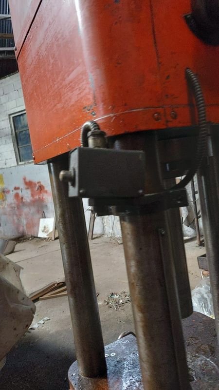 Prensa hidráulica eléctrica sobre 3 columnas para 15 toneladas - imagen 4