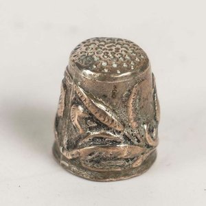 Lote siguiente: Dedal de Plata y Oro con Grabados