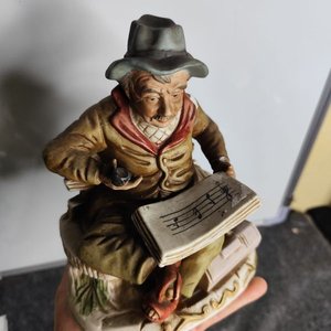 Figura de Porcelana Biscuit: Hombre Mayor Leyendo Partitura - imagen 6