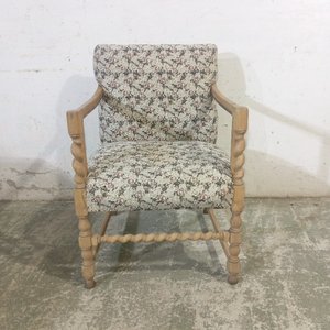 Sillón Estilo Jacobiano con Estructura de Madera Torneada y Tapizado Floral - imagen 5