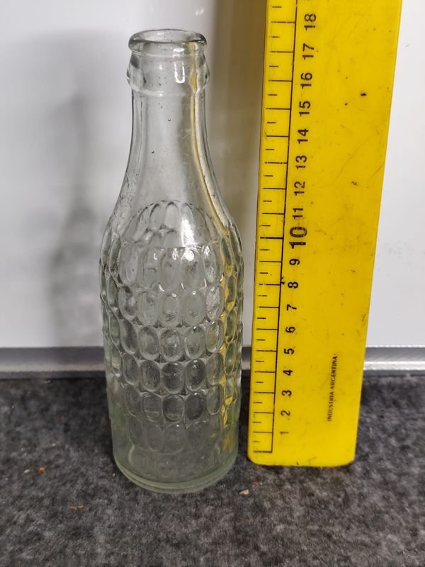 Botella Antigua de Vidrio Labrado Urreta Salto - imagen 1