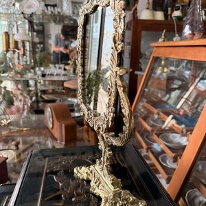 Espejo de Tocador de Bronce con Marco Ornamentado - imagen 5