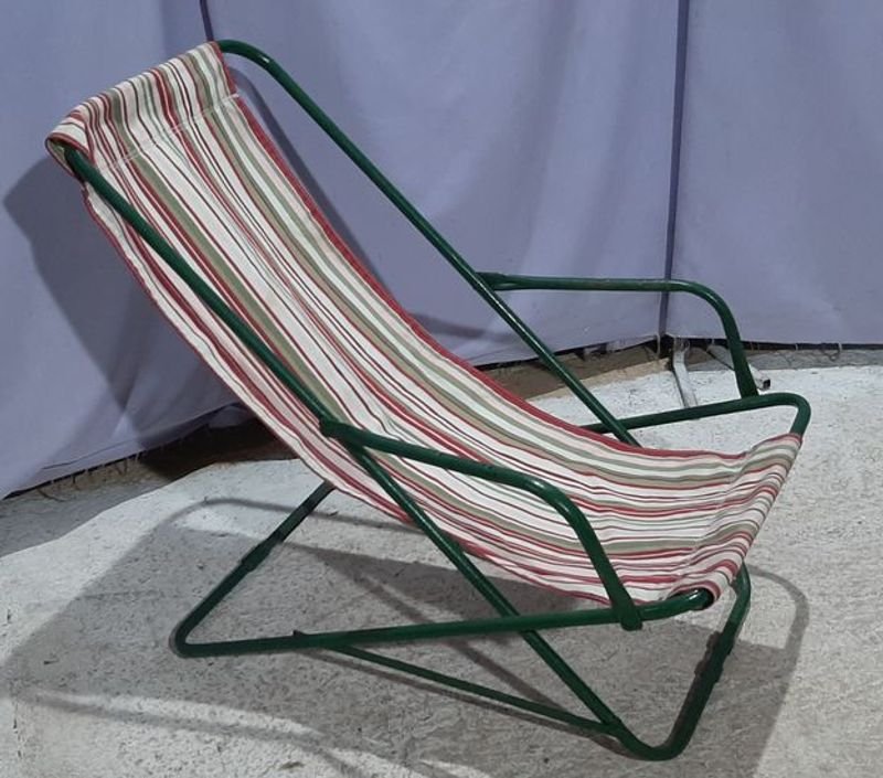 Reposera de Caño con Lona Rayada Verde y Roja