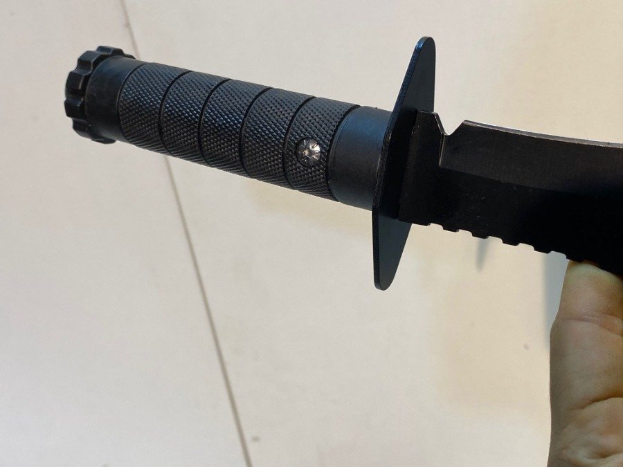 Cuchillo de monte con funda negra - imagen 4