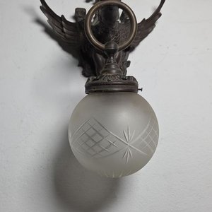 Aplique de Pared Europeo con Figura de Grifo y Globo de Vidrio - imagen 9