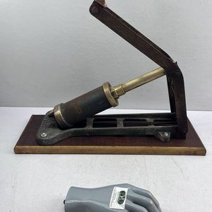Inflador Inglés Antiguo "The Aerograph Co. Ltd." de Hierro, Bronce y Madera - imagen 7
