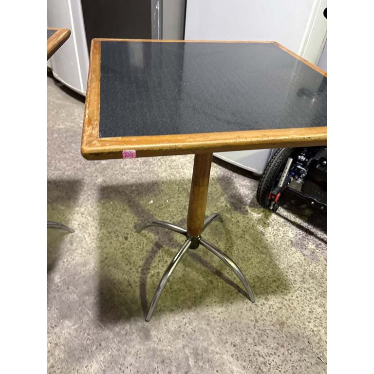 Mesa bar cuadrada de hierro Delfino Alvarez - imagen 2