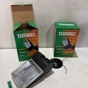 Lote siguiente: 2 Reflectores Taschibra TD-05 Preto Sin Uso