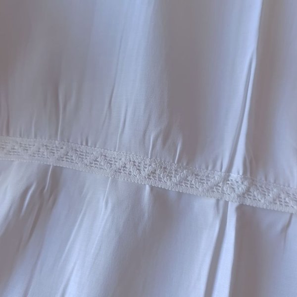 Cortinas de tela blanca con puntilla y encaje - imagen 3