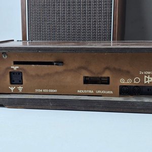 Equipo de Audio Philips: Radio y Tocadiscos Vintage con Parlantes - imagen 8
